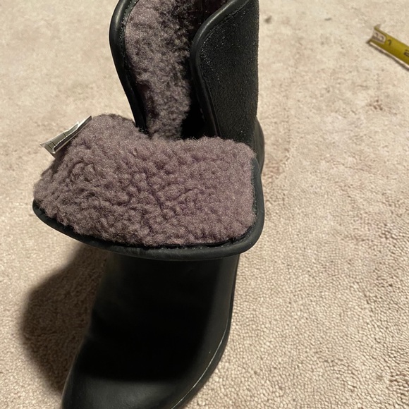 Ugg Renetta shearling lined black bootie - Picture 6 of 14